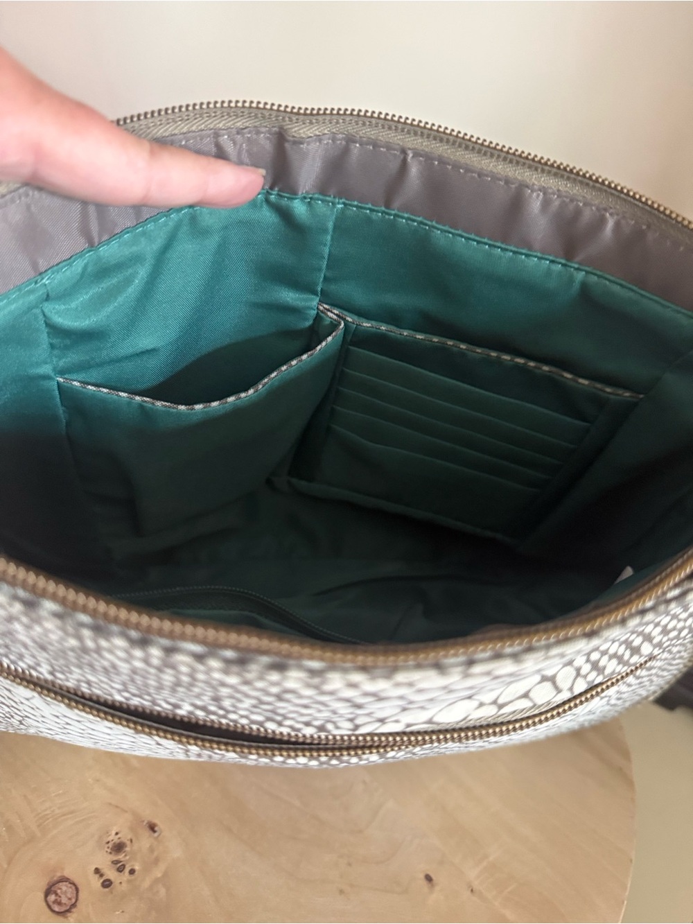 Travelon Anti-Theft Crossbody Bag - Picture 10 of 13